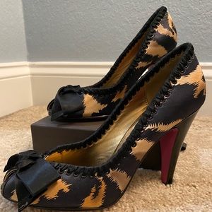 Satin leopard print perp toe heels